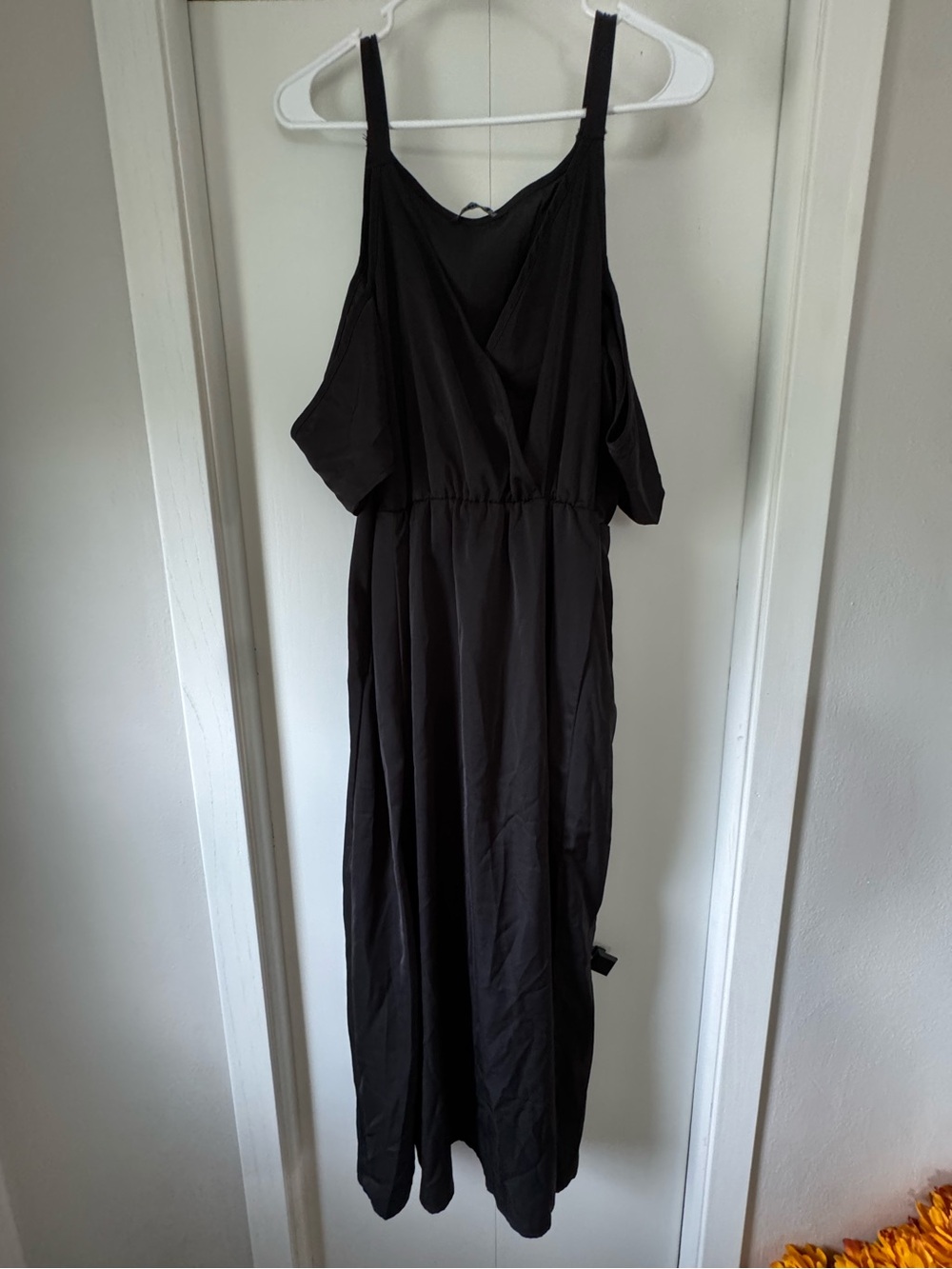 BloomChic Black Cold-Shoulder dress with Straps - women’s 12